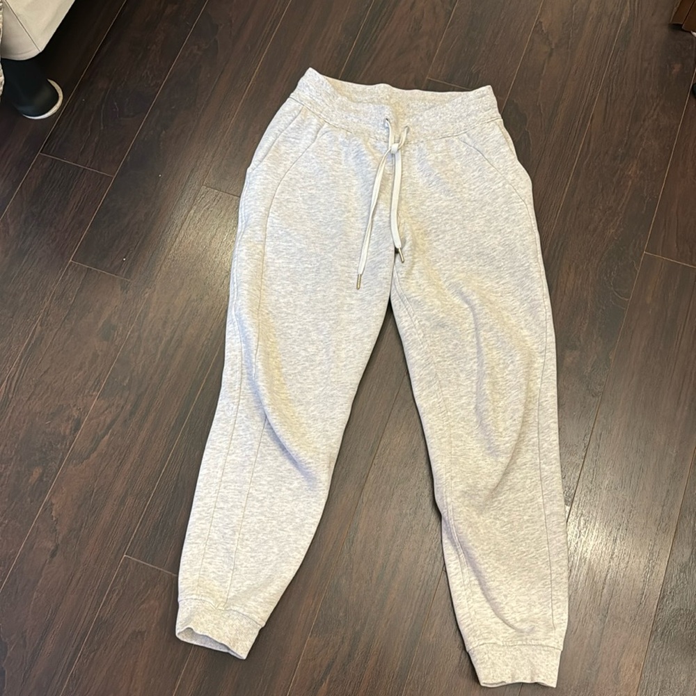 Lululemon scuba joggers size 6